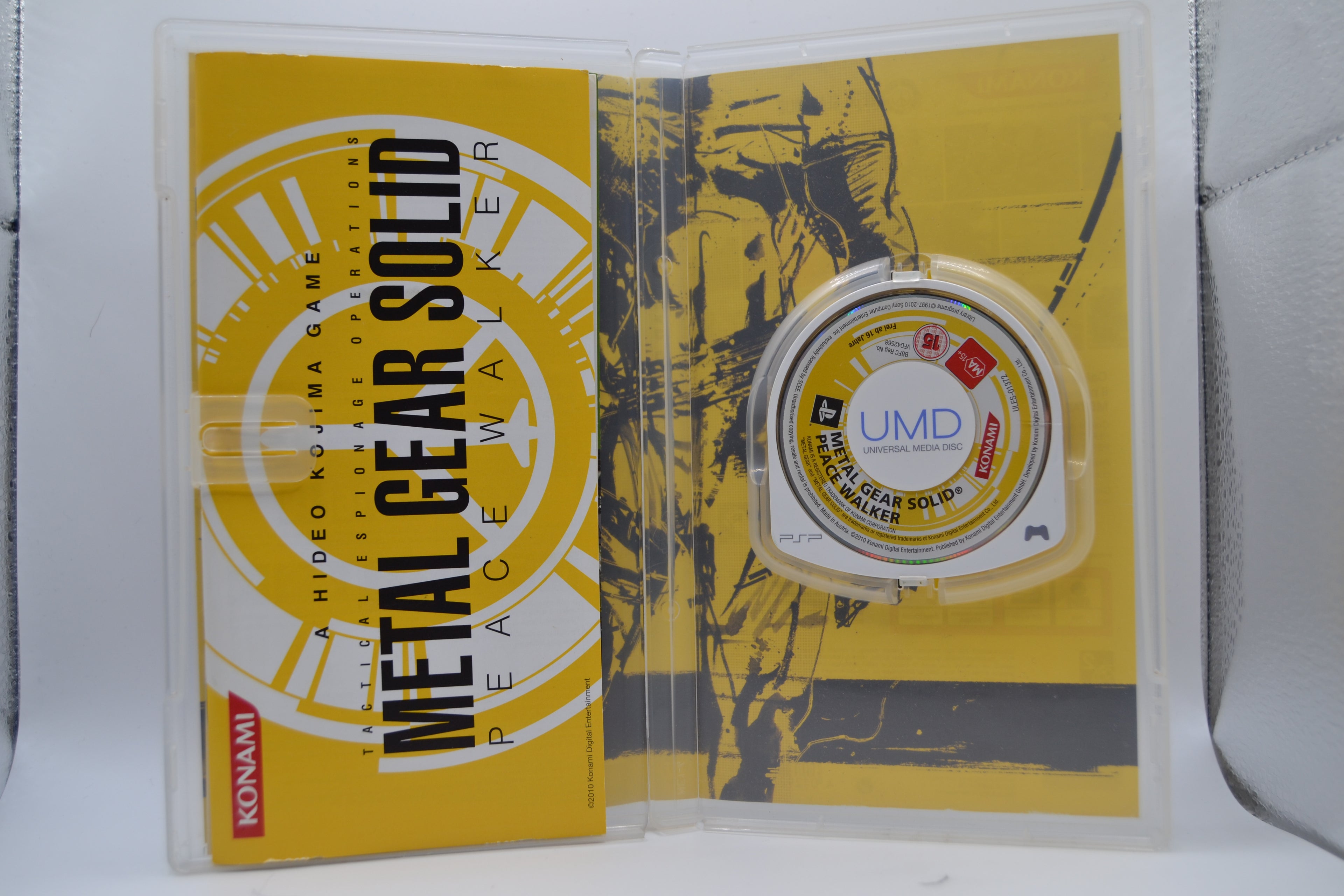 Metal Gear Solid Peace Walker PlayStation Portable completo PAL IT - Estado básico